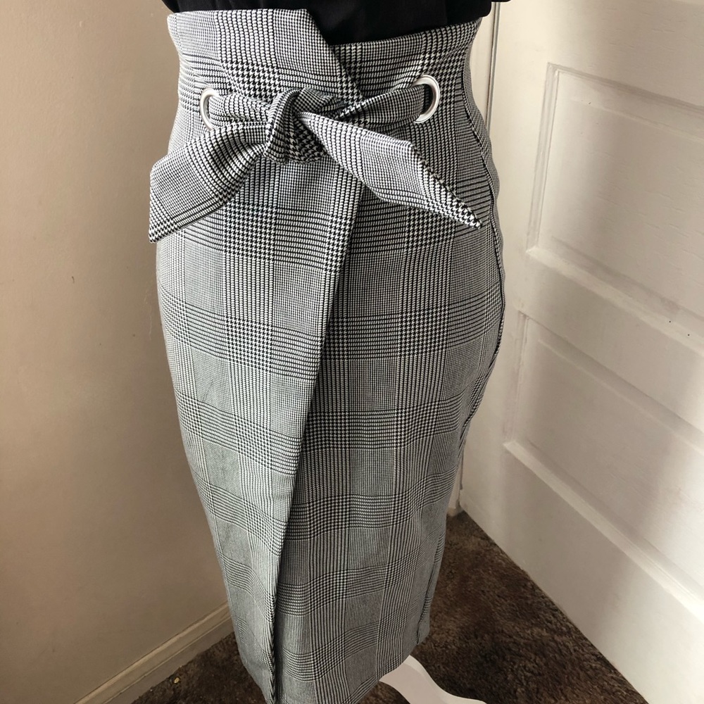 🆕H&M High-waisted Faux Wrap Pencil Skirt